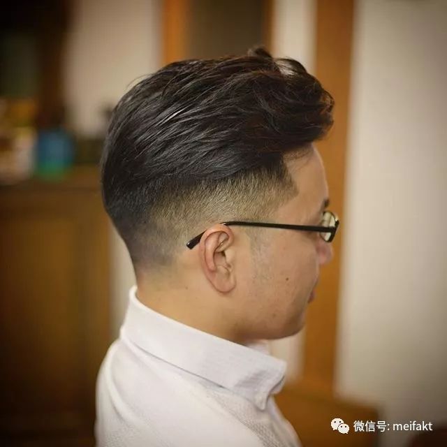 最新中年男士發(fā)型,最新中年男士發(fā)型，科技重塑魅力，引領(lǐng)潮流新風尚